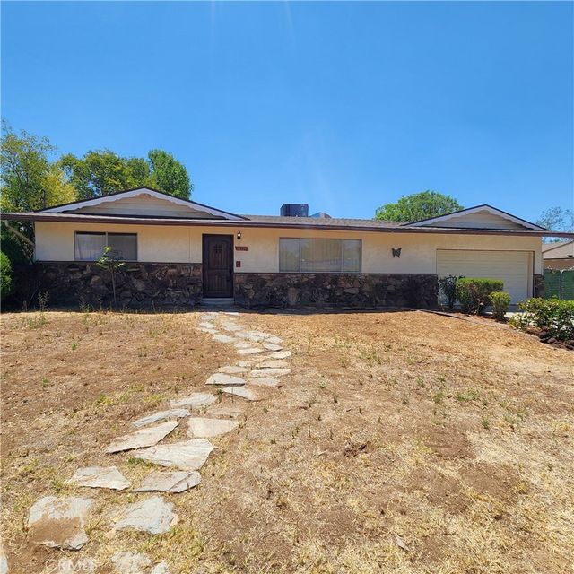 35231 San Carlos, Yucaipa