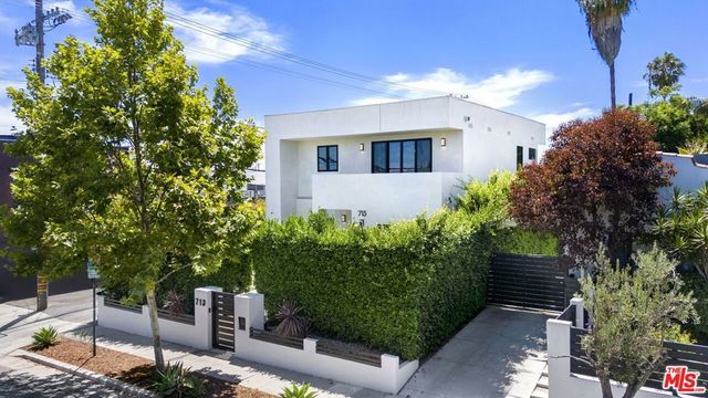 713 N Sierra Bonita Avenue, Los Angeles