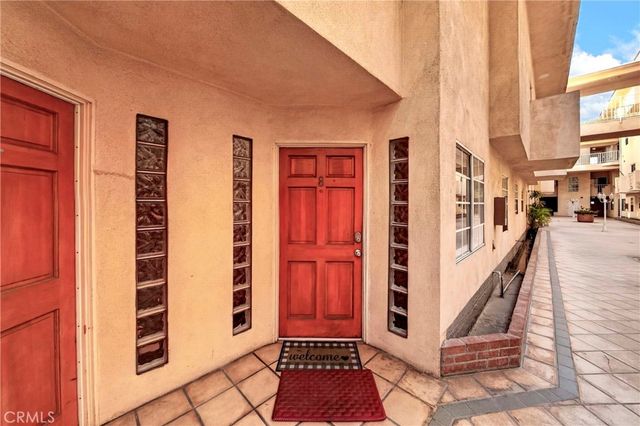 321 W. Queen St. Unit 8, Inglewood