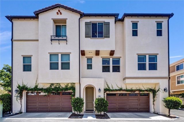 108 High Meadow, Lake Forest