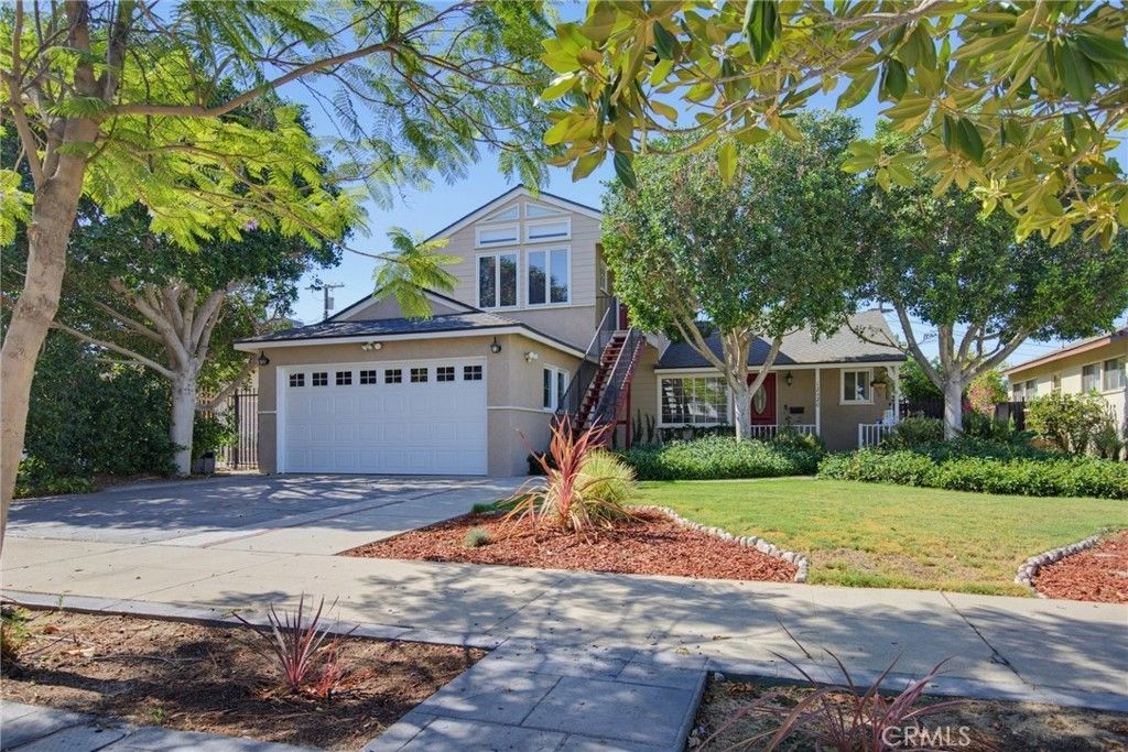 12520 Stagg Street, Los Angeles
