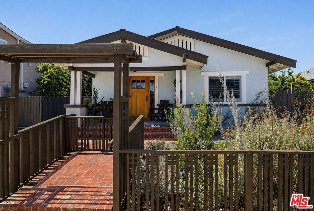 933 Walnut Avenue, Long Beach