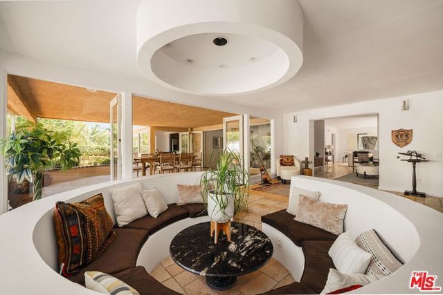 3543 Stone Canyon Avenue, Los Angeles
