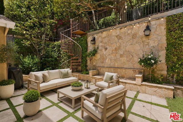 1519 Schuyler Road, Los Angeles