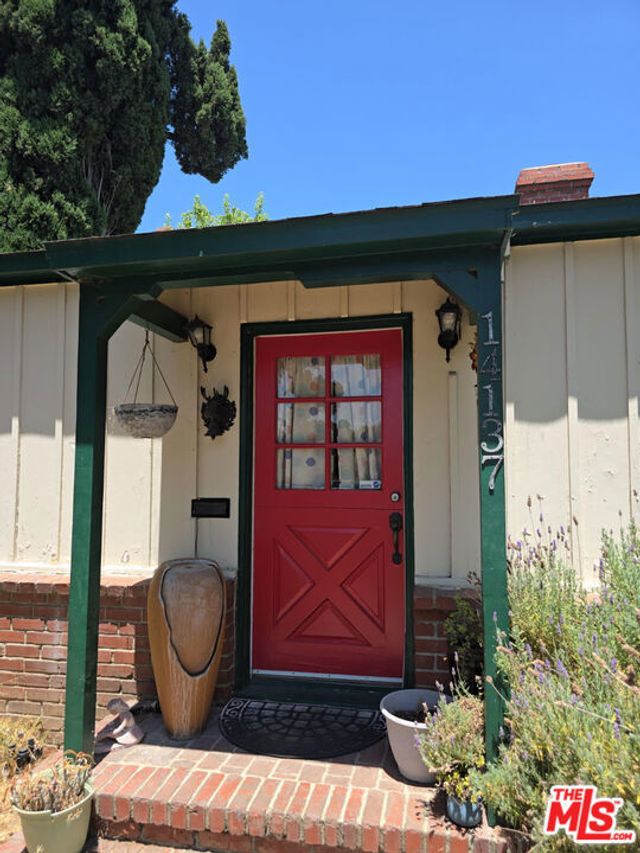 14137 Hamlin Street, Los Angeles