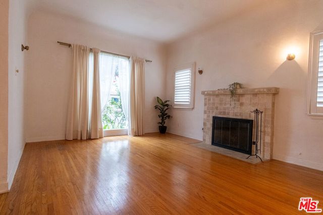 8714 S Wilton Place, Los Angeles