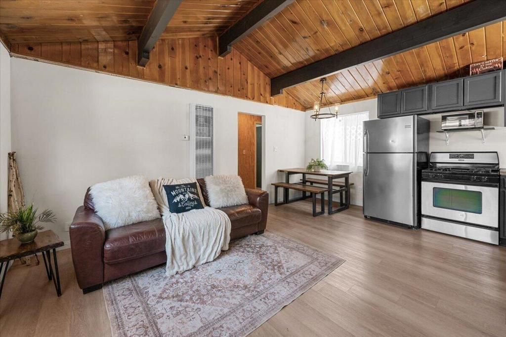 712 San Bernardino Avenue, Sugarloaf
