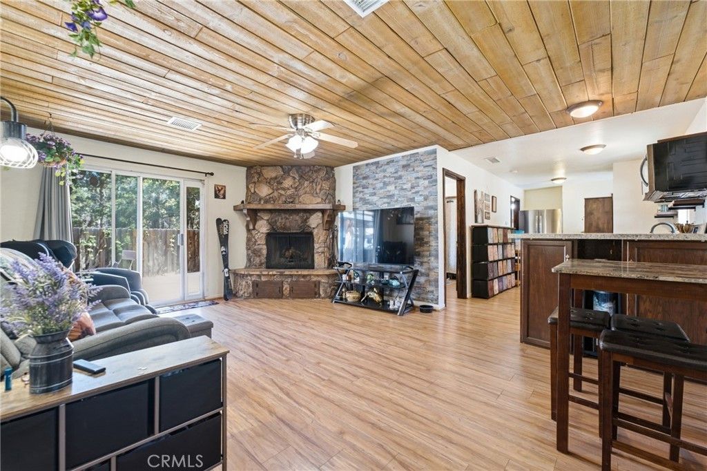 2099 4th Lane, Big Bear City