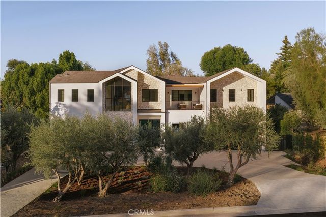 4744 Vista De Oro Avenue, Woodland Hills