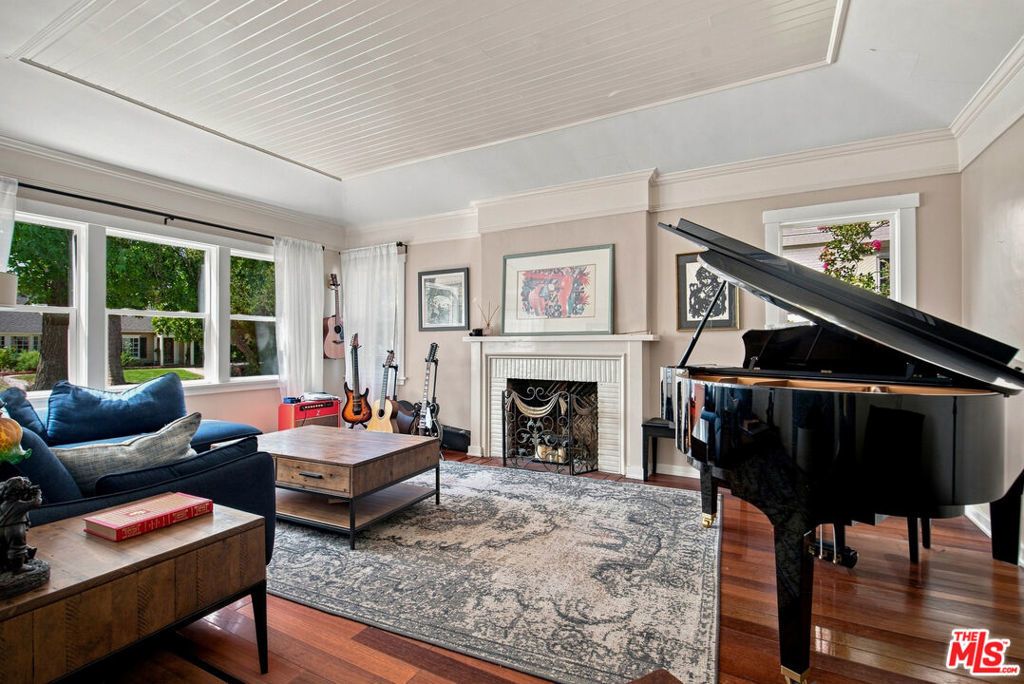 12123 Addison Street, Los Angeles