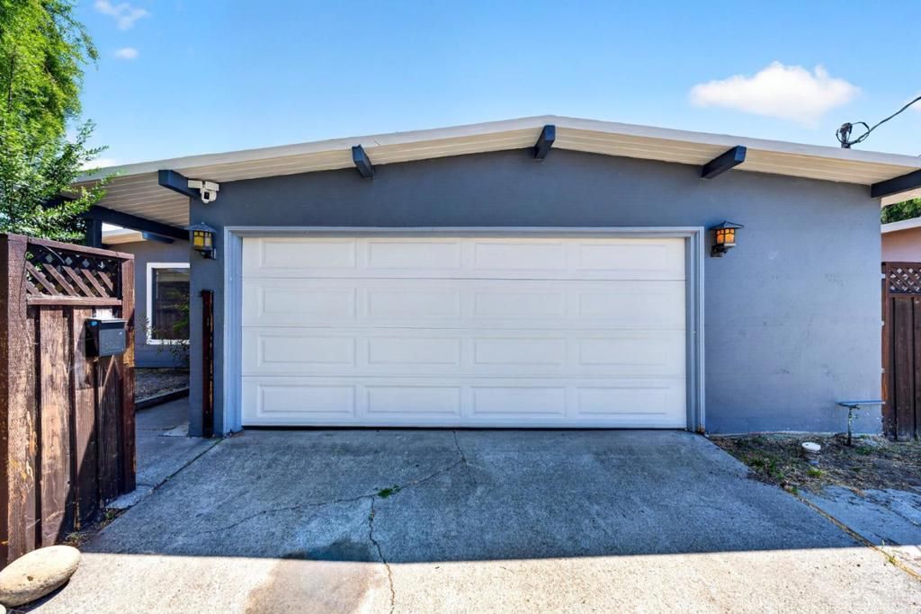 1111 Marionola Way, Pinole