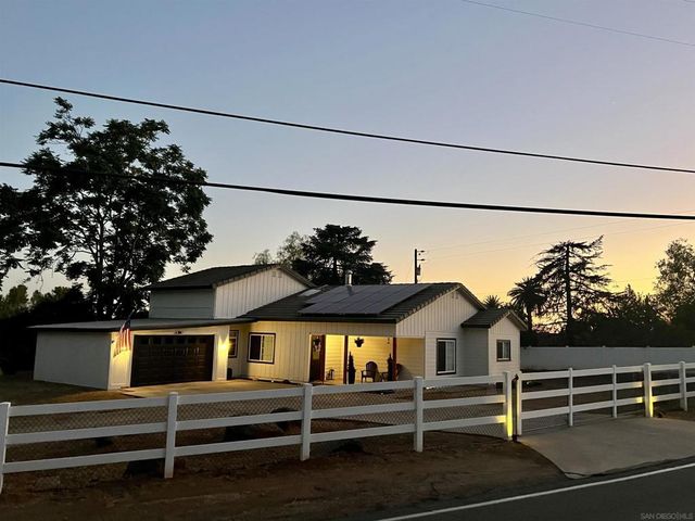 3221 E Victoria, Alpine
