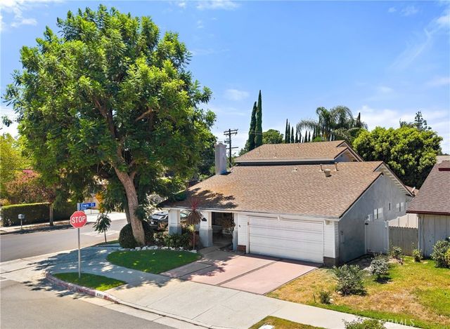 6301 Yarmouth Avenue, Encino