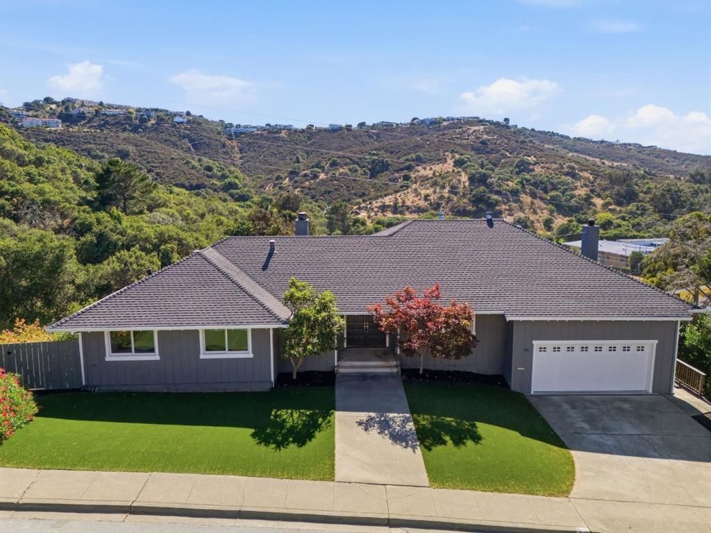 66 Club Drive, San Carlos