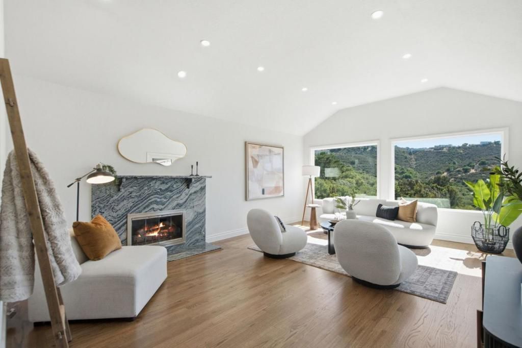66 Club Drive, San Carlos