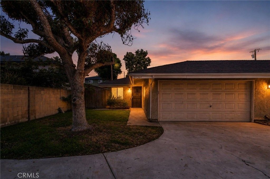 11736 1/2 215th, Lakewood