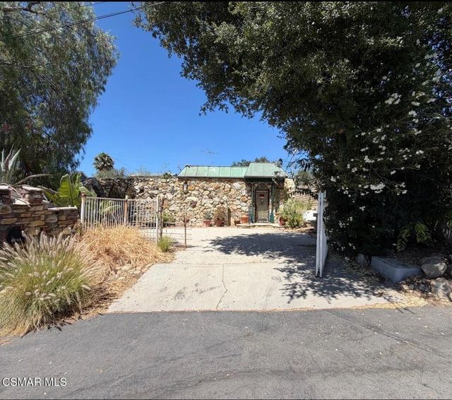 9208 Thompson Avenue, Chatsworth