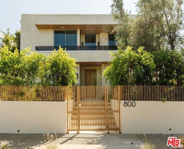 800 N La Jolla Avenue, Los Angeles