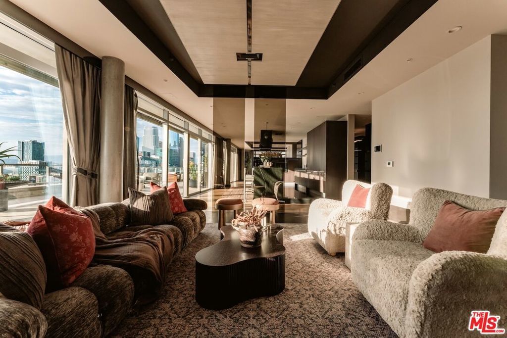 1155 S Grand Avenue # Ph 104, Los Angeles