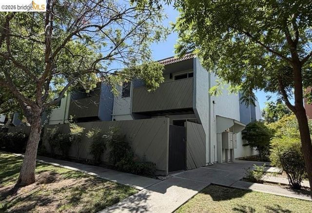 1800 Laguna St # Apt 5, Concord
