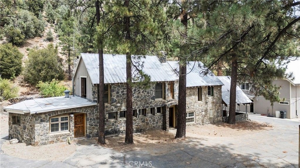 1576 State Highway 2, Wrightwood