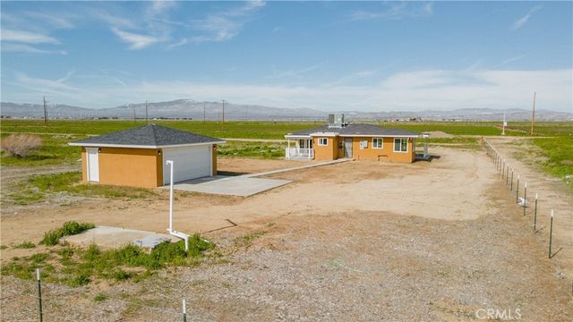 49040 70th Street W, Lancaster