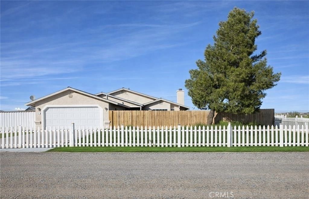 9637 Glade, California City