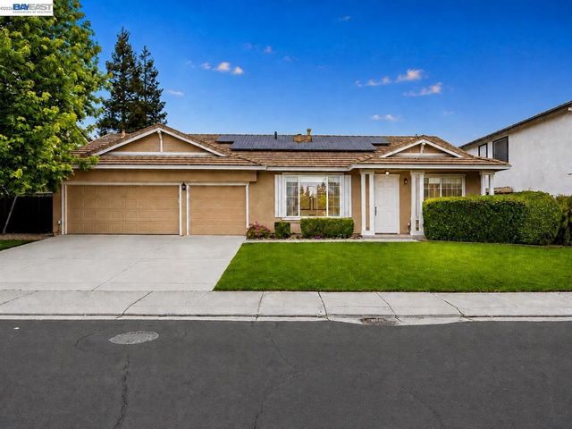 744 Vasconcellos Ave, Manteca