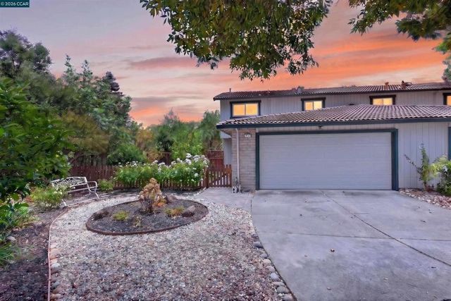 584 Mission Pl, Danville
