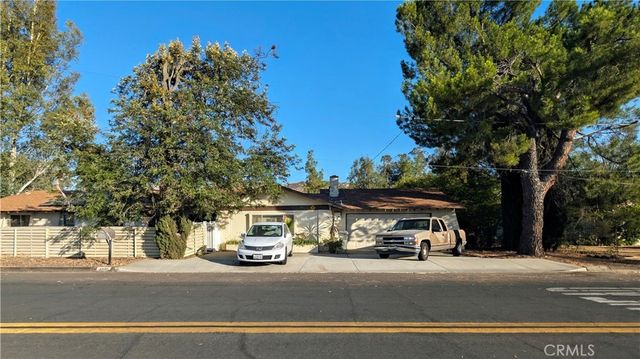 42151 Crest, Hemet