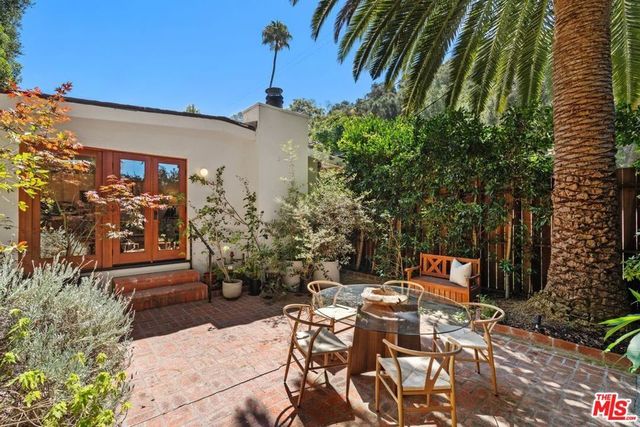 9667 Yoakum Drive, Los Angeles