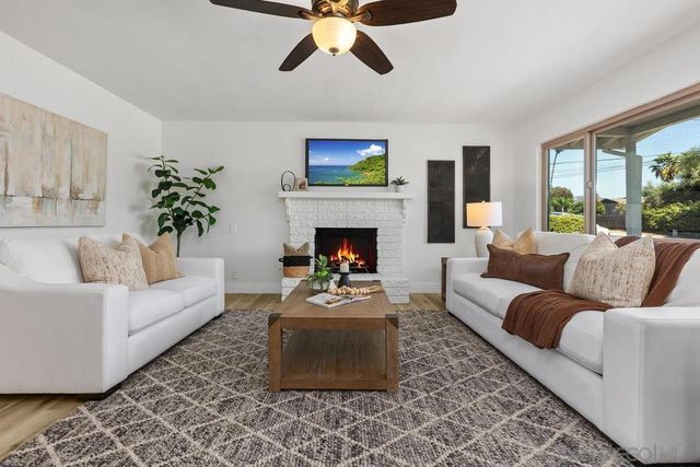 2738 Oak Hill Dr, Escondido