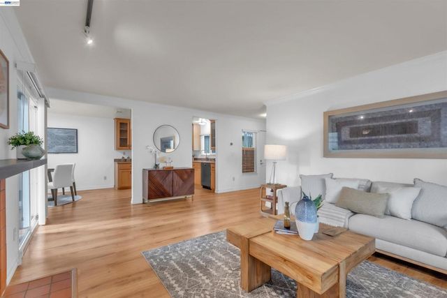 215 Whale Bone Ct, Vallejo