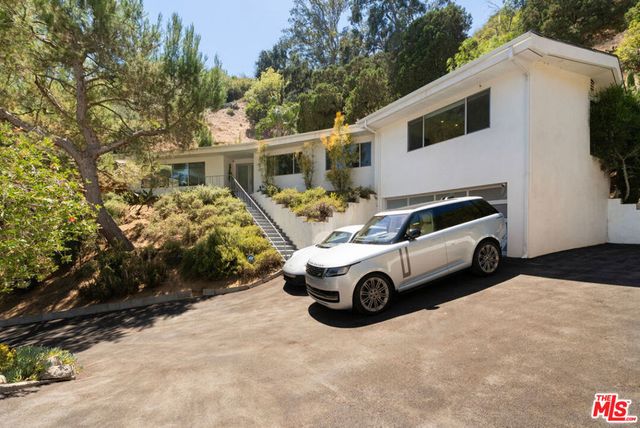 9659 Cedarbrook Drive, Los Angeles