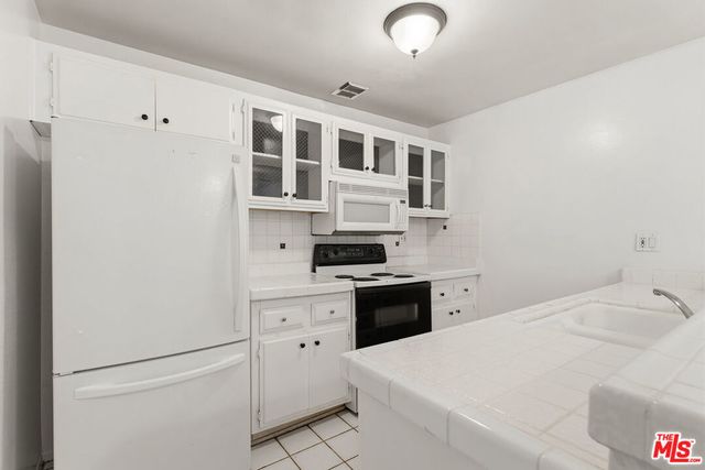 5414 Newcastle Avenue # 19, Los Angeles