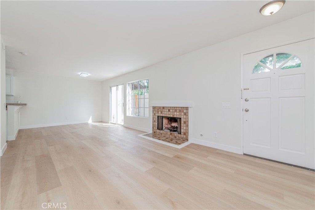 107 Oxford # 34, Irvine