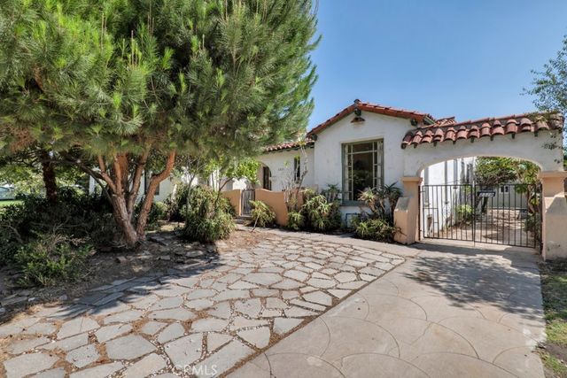 2320 Greenfield Avenue, Los Angeles