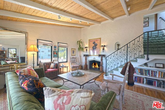 6855 Los Altos Place, Los Angeles