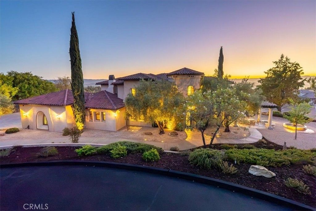 1690 Burnt Rock, Templeton