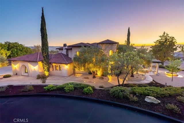1690 Burnt Rock, Templeton