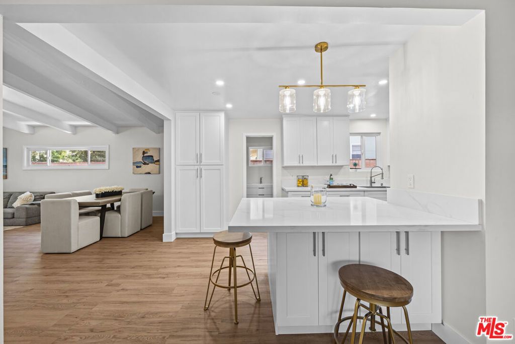 7528 Newcastle Avenue, Reseda