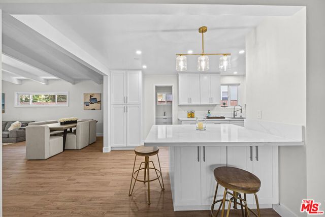 7528 Newcastle Avenue, Reseda