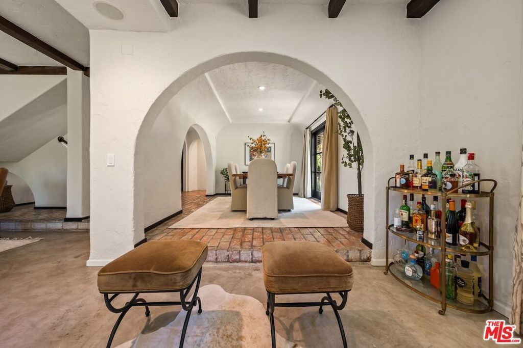 11662 Duque Drive, Studio City
