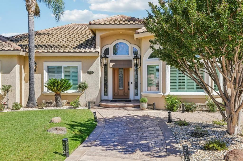 1515 S Ridgemark Drive, Hollister