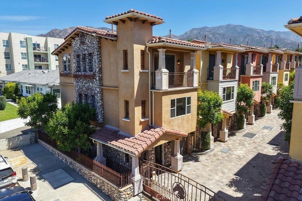 10121 W Amber Court, Tujunga