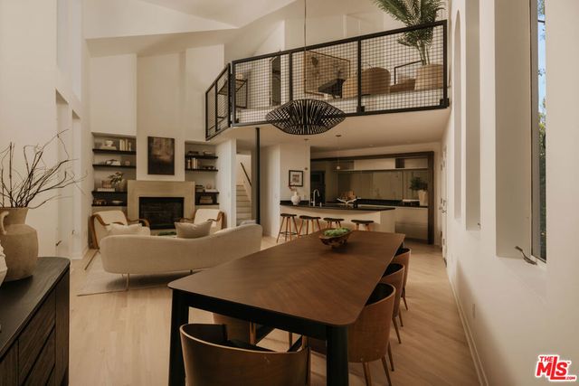 2027 Oakwood Avenue, Los Angeles