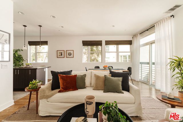 2753 Waverly Drive # 601, Los Angeles