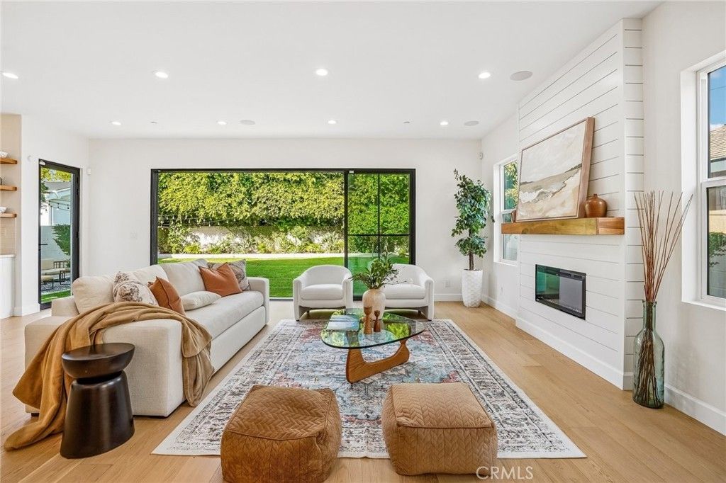8308 Mcconnell Avenue, Los Angeles