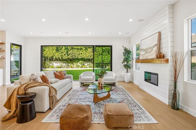 8308 Mcconnell Avenue, Los Angeles