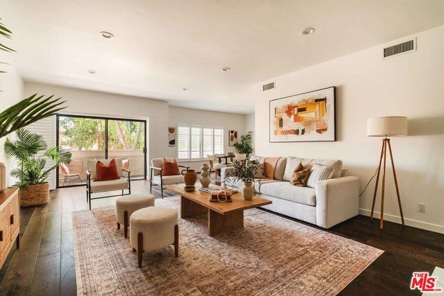 14050 Magnolia Boulevard # 105, Los Angeles